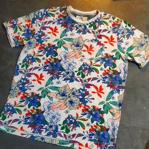 Free Planet T-Shirt Size Large Bright Floral Design Cuffed Sleeve